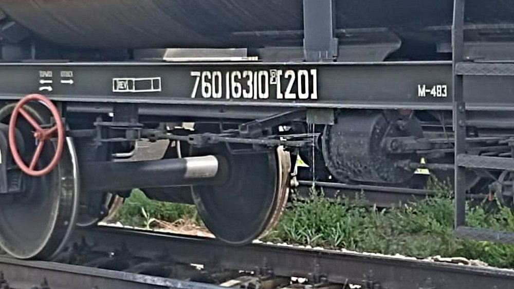 На станции в Троицке из вагона вытекла серная кислота