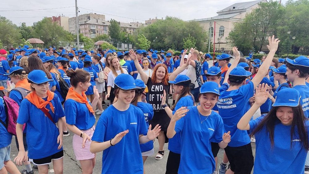 В Челябинске стартовала первая трудовая смена отрядов мэра