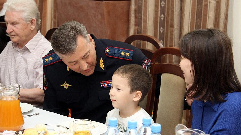 В областном главке провели праздник для детей