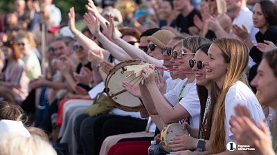 Участники Фестиваля театров малых городов в Магнитогорске высадят памятную аллею