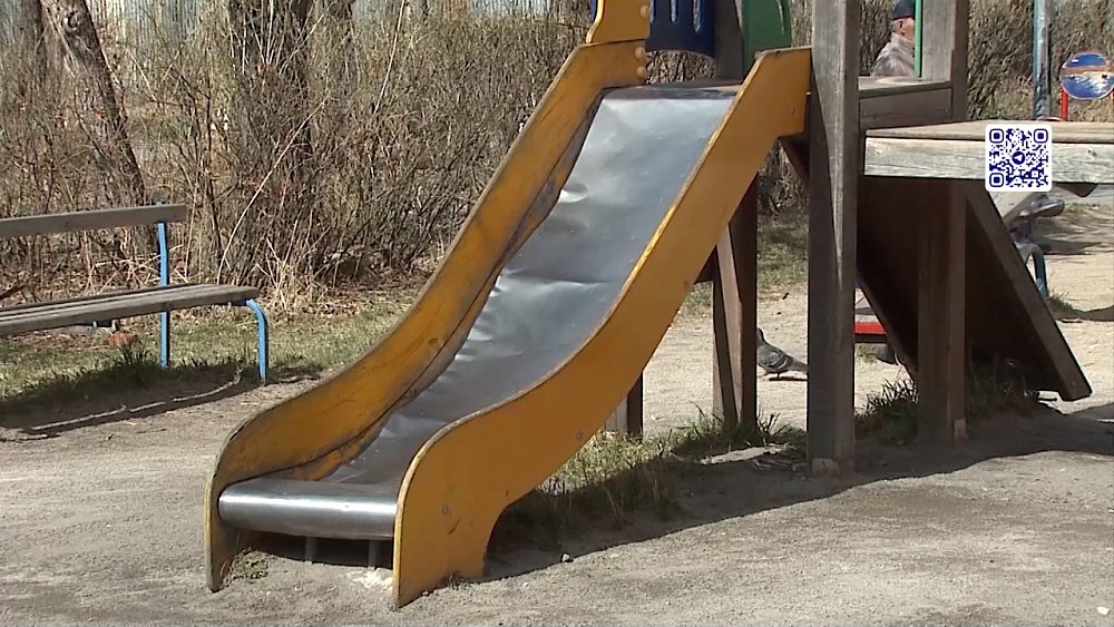 В Массе девочке оторвало палец на детской площадке