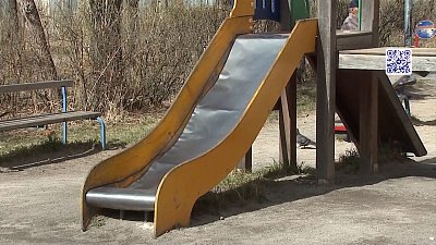 В Массе девочке оторвало палец на детской площадке