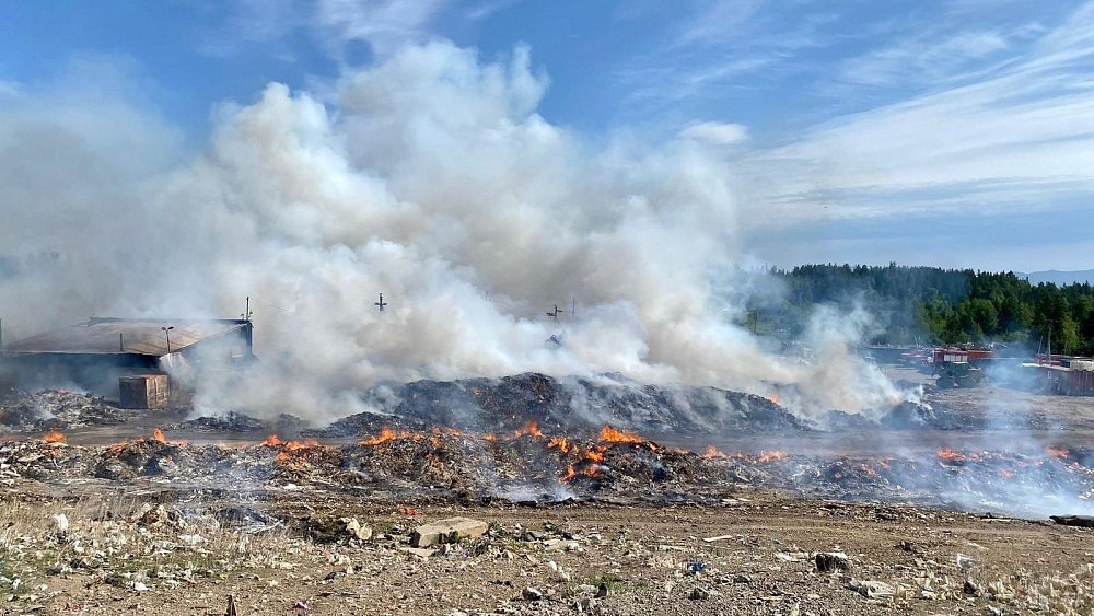 Пожар рядом с закрытой свалкой произошел в Златоусте