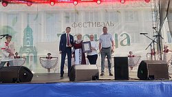 В Троицке испекли самый большой вишневый пирог в России