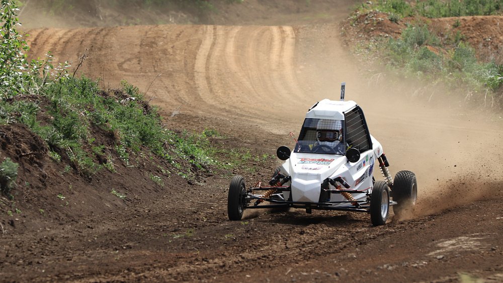 В Челябинске прошли соревнования по автокроссу
