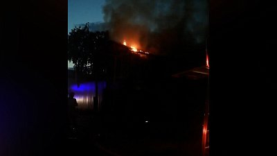 Пожар в частном доме в Челябинске попал на видео