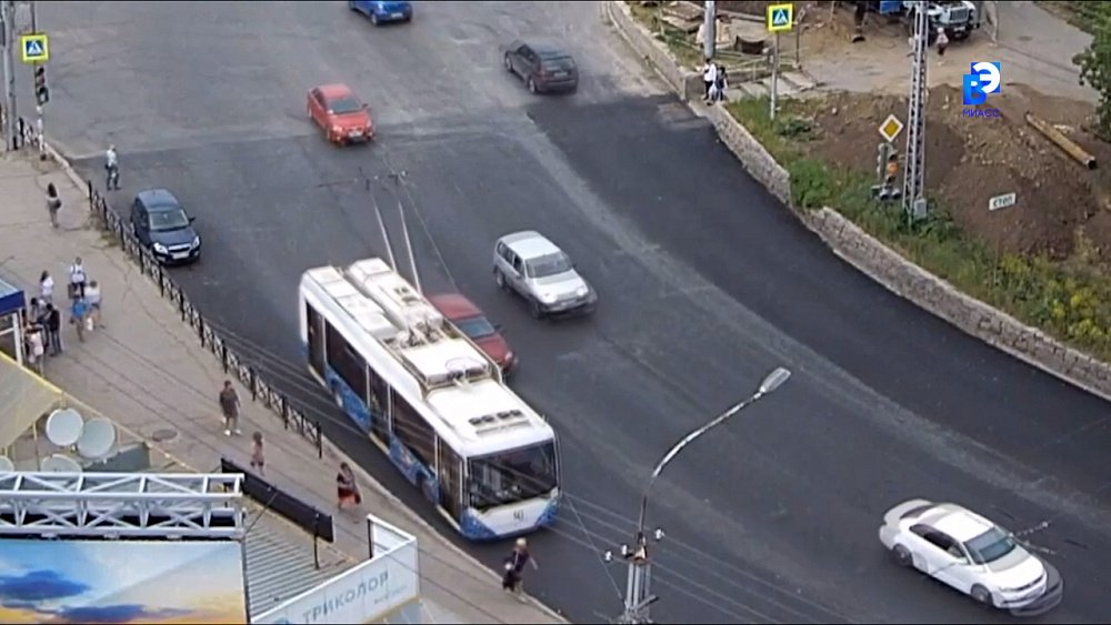 В Миассе женщина попала под колеса троллейбуса