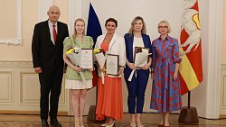 Студентов колледжей и аспирантов наградили на торжественном приеме в правительстве Челябинской области