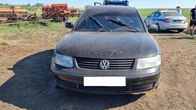 На трассе в Челябинской области мужчина угнал иномарку на глазах у экипажа ДПС