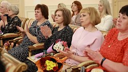 Алексей Текслер наградил 50 лучших соцработников Челябинской области