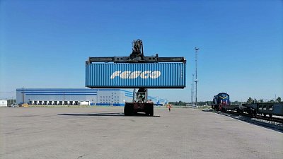 ТЛК «Южноуральский» принял первый грузовой шаттл из Владивостока