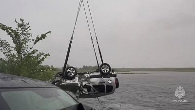 В Копейске автомобиль упал в водоем после ДТП
