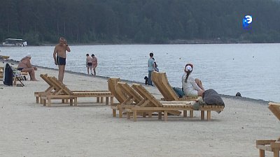 На городском пляже в Миассе подготовили зону отдыха