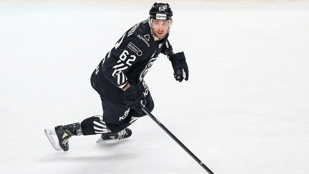 Хоккейный клуб «Трактор» обменял форварда Петра Хохрякова в «Амур»