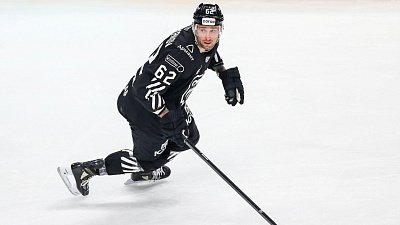 Хоккейный клуб «Трактор» обменял форварда Петра Хохрякова в «Амур»