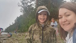 В Челябинской области сотни жителей «запретки» отправились очищать берег озера от битого стекла