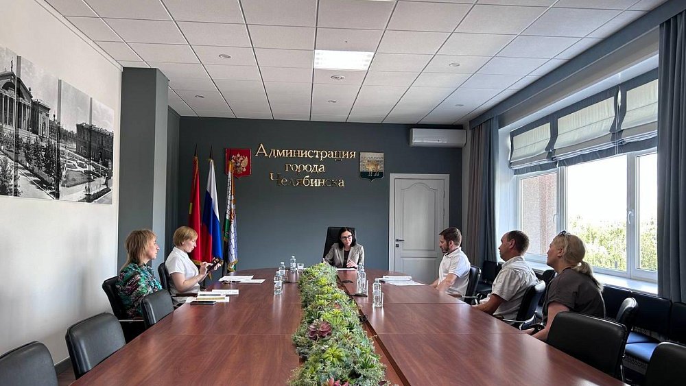 Мэр Челябинска предложила многодетной семье из аварийного дома новый вариант переселения