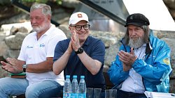 На озере Тургояк в Челябинской области открыли стелу «Альбатрос»