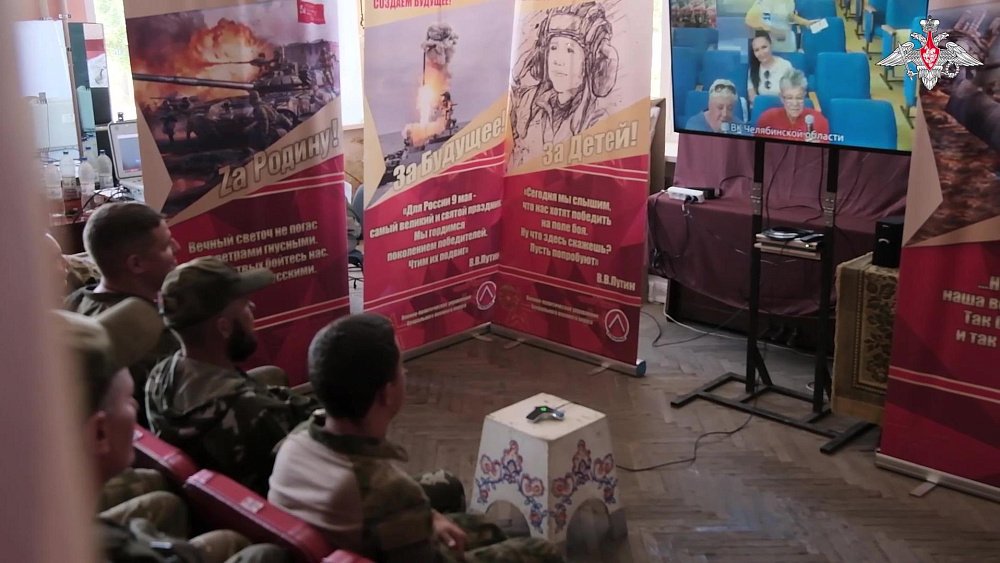 Бойцы СВО из Челябинской области пообщались со своими семьями по телемосту