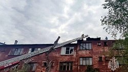 Пожар в трехэтажном частично расселенном доме произошел в Магнитогорске