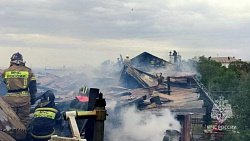 Пожар в трехэтажном частично расселенном доме произошел в Магнитогорске