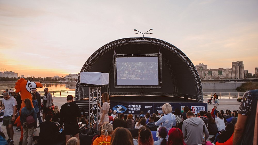 С 16 июня в челябинском Арт‑сквере будут крутить кино под открытым небом