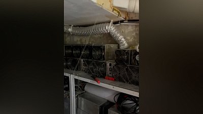 Жильцы многоэтажки в Челябинске нашли в своем доме майнинг-ферму