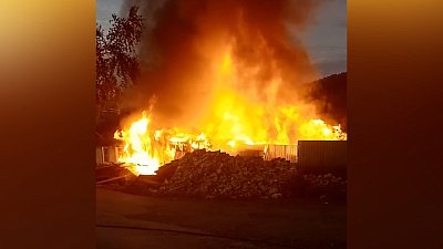 Пожаром в Златоусте уничтожены постройки на территории частного сектора