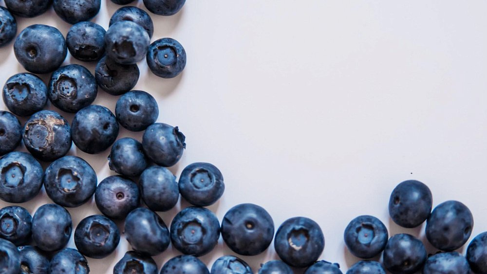 После пребывания на солнце нужно поесть черники