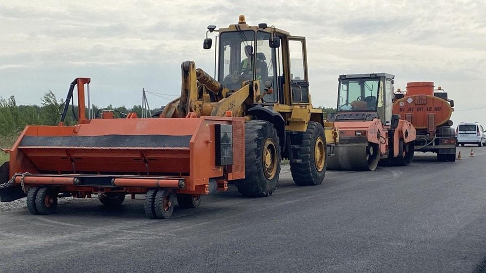 В Челябинской области рабочие привели в порядок дорогу до озера Сугояк