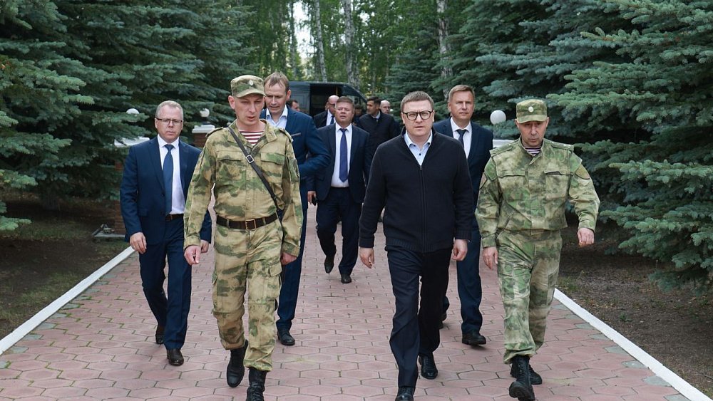 Алексей Текслер передал служащим военной части Озерска специальное оборудование