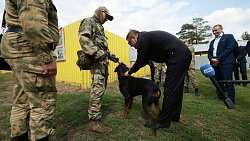 Алексей Текслер передал служащим военной части Озерска специальное оборудование