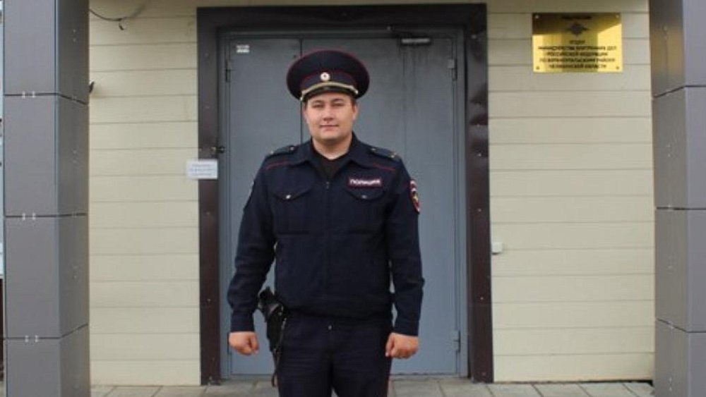 В поселке Челябинской области участковый спас израненного местного жителя