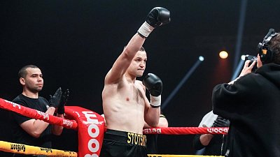 Челябинский боксер Андрей Стоцкий одержал победу по очкам над нигерийцем Остином Ннамди
