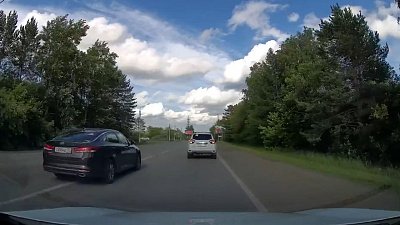 Спешащий водитель в Магнитогорске чуть не спровоцировал ДТП