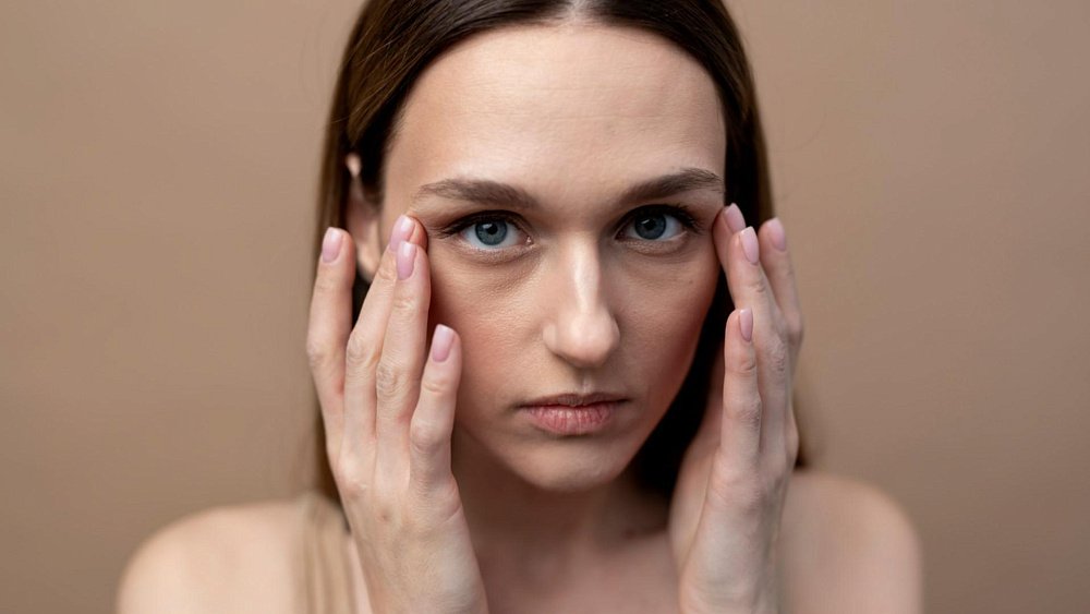 Темные круги под глазами бывают при дефиците железа