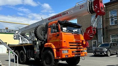 Автокран «Челябинец» отправили на крупнейшую в России гидроэлектростанцию