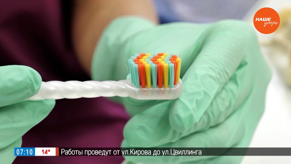 Чистим зубы в сюжете «Выбираем зубную щетку»