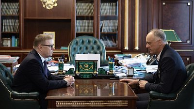 Алексей Текслер поздравил депутата — участника СВО Олега Голикова со вторым орденом Мужества