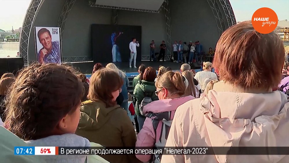 Концерт с белыми розами в сюжете «Вечер памяти Юрия Шатунова»