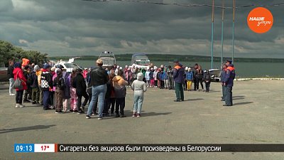 Спасатели провели урок для школьников в сюжете «Урок безопасности на воде»