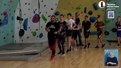 Юным боксерам из Кыштыма провел тренировку чемпион мира Шавкат Рахимов