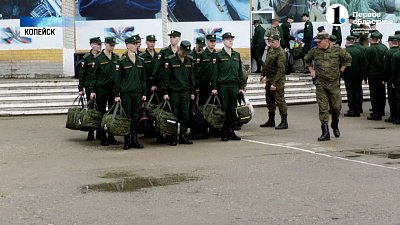 На Дальний Восток отправился эшелон с призывниками