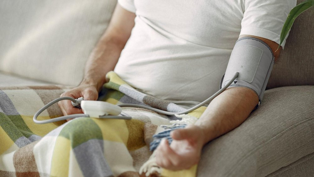 Разное давление на руках — повод для проверки сердца