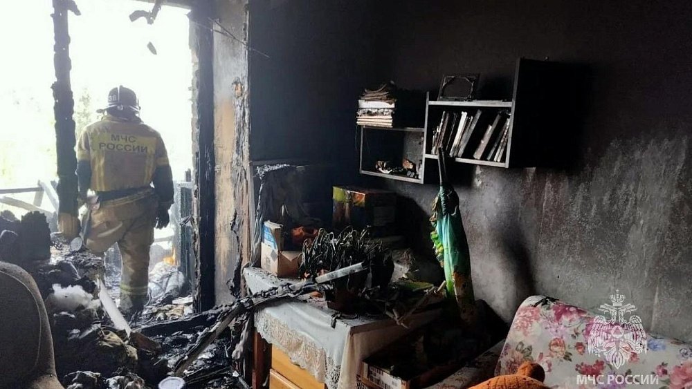 В Кыштыме стеклянные банки на балконе спровоцировали пожар в многоэтажке