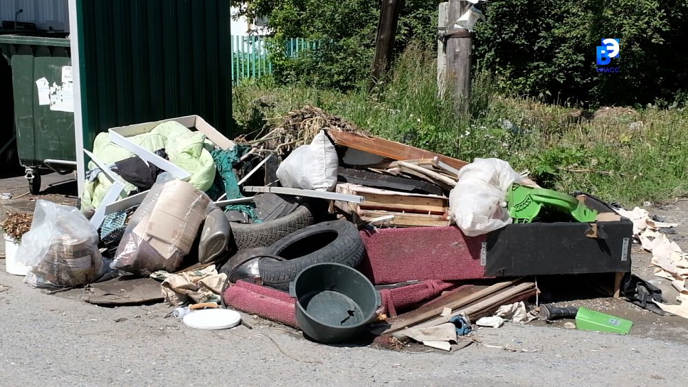 В Миассе приводят в порядок мусорные площадки