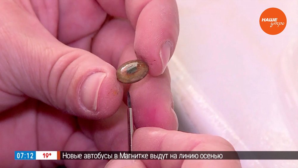 Помощь инвалидам по зрению в сюжете «Глазные протезы»