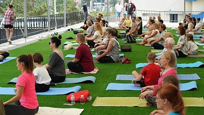 В центре Челябинска открыли новую площадку для занятий йогой