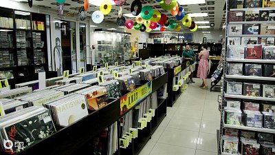 «Винил — это новый биткоин»: магазин по продаже пластинок в Челябинске наращивает прибыль, несмотря на кризис