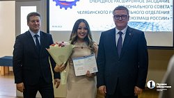 Алексей Текслер вручил дипломы молодым инженерам, выпустившимся из ЮУрГУ